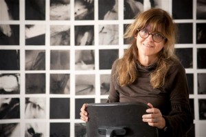 Artista grega Virginia Romanou em exposição no Solar do Rosário