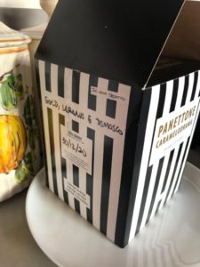 Leia mais sobre o artigo Espírito do Natal: Gold, Damasco e Laranja